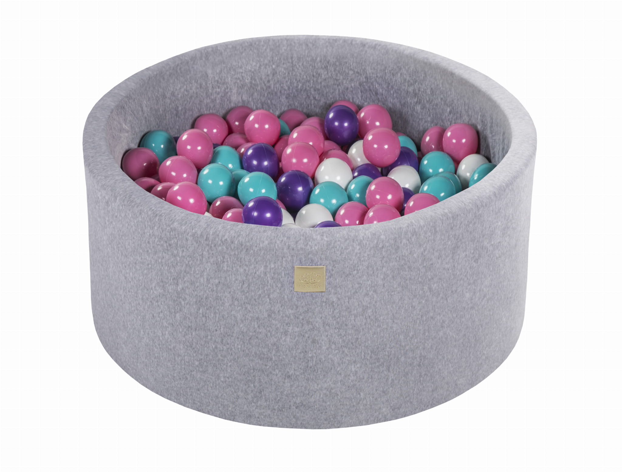 suchy basen z piłeczkami